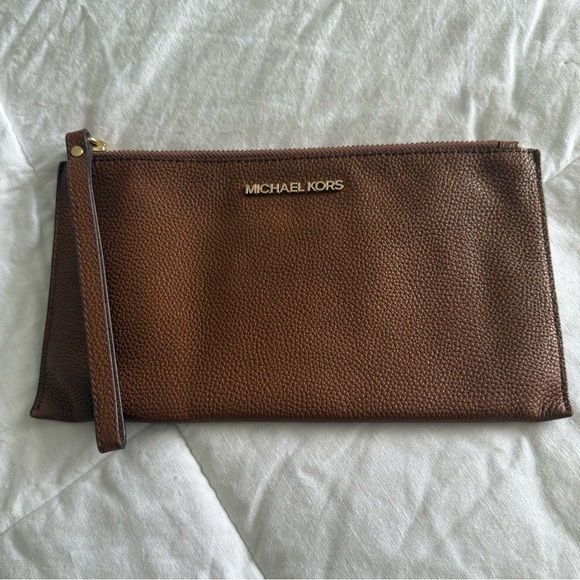 Michael Kors Brown Large Zip Clutch WRSTLT - Picture 1 of 1